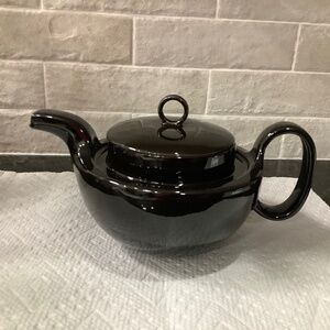 The Tea Spot Steepware Teapot – Black Ceramic – Not for Stovetop Use